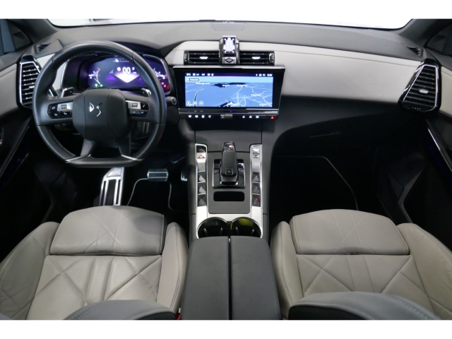 Fahrzeugabbildung DS Automobiles DS7 Esprit de Voyage Panorama Digitales Cockpit Klimasitze LED El. Heckklappe - mit KI generiert/bearbeitet