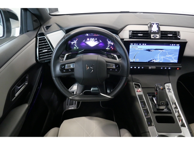 Fahrzeugabbildung DS Automobiles DS7 Esprit de Voyage Panorama Digitales Cockpit Klimasitze LED El. Heckklappe - mit KI generiert/bearbeitet