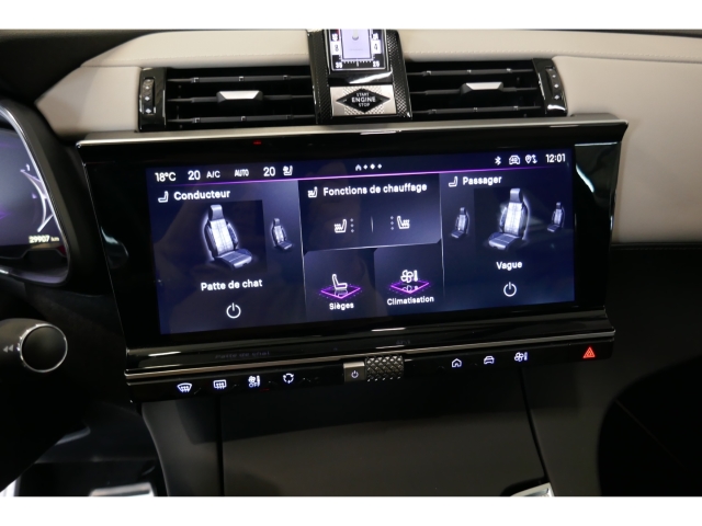 Fahrzeugabbildung DS Automobiles DS7 Esprit de Voyage Panorama Digitales Cockpit Klimasitze LED El. Heckklappe - mit KI generiert/bearbeitet