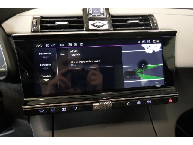Fahrzeugabbildung DS Automobiles DS7 Esprit de Voyage Panorama Digitales Cockpit Klimasitze LED El. Heckklappe - mit KI generiert/bearbeitet