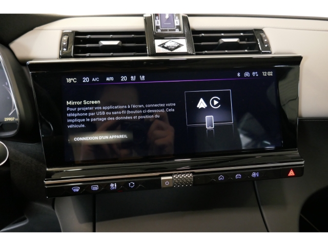 Fahrzeugabbildung DS Automobiles DS7 Esprit de Voyage Panorama Digitales Cockpit Klimasitze LED El. Heckklappe - mit KI generiert/bearbeitet
