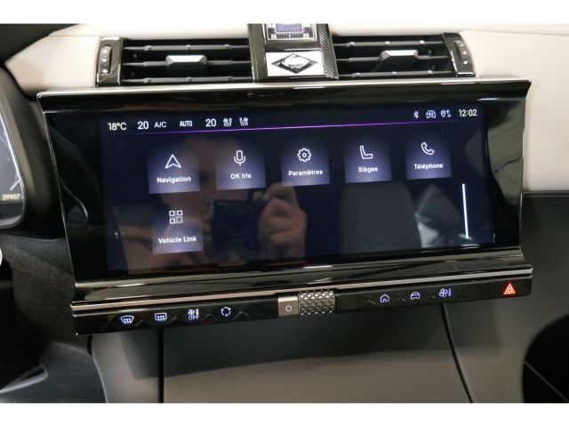 Fahrzeugabbildung DS Automobiles DS7 Esprit de Voyage Panorama Digitales Cockpit Klimasitze LED El. Heckklappe - mit KI generiert/bearbeitet