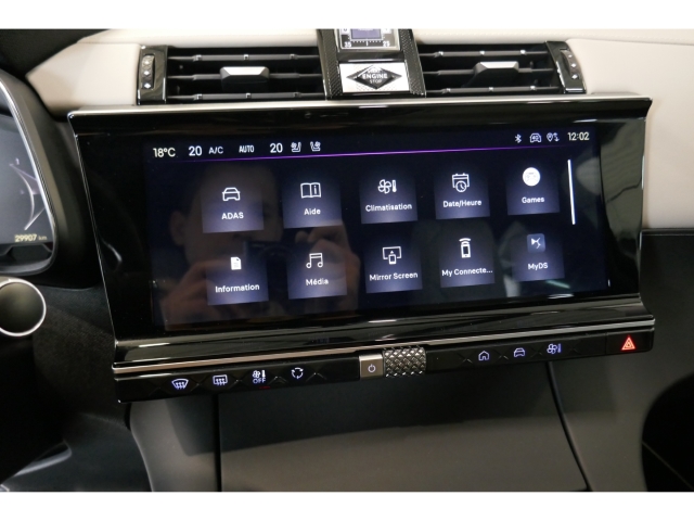 Fahrzeugabbildung DS Automobiles DS7 Esprit de Voyage Panorama Digitales Cockpit Klimasitze LED El. Heckklappe - mit KI generiert/bearbeitet