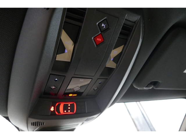 Fahrzeugabbildung DS Automobiles DS7 Esprit de Voyage Panorama Digitales Cockpit Klimasitze LED El. Heckklappe - mit KI generiert/bearbeitet
