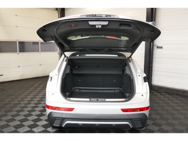 Fahrzeugabbildung DS Automobiles DS7 Esprit de Voyage Panorama Digitales Cockpit Klimasitze LED El. Heckklappe - mit KI generiert/bearbeitet