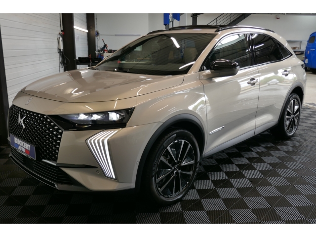 Fahrzeugabbildung DS Automobiles DS7 Esprit de Voyage Panorama Digitales Cockpit Klimasitze LED El. Heckklappe - mit KI generiert/bearbeitet