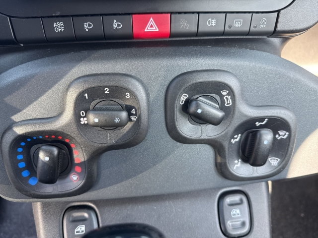 Fahrzeugabbildung Fiat Panda 1.0 Mild Hybrid EU6e, City Paket, Bluetooth, PDC - mit KI generiert/bearbeitet