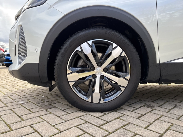 Fahrzeugabbildung Peugeot 5008 Allure Pack 1.5 BlueHDi Navi Digitales Cockpit 360 Kamera LED 2-Zonen-Klimaautom
