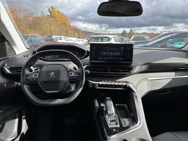 Fahrzeugabbildung Peugeot 5008 Allure Pack 1.5 BlueHDi Navi Digitales Cockpit 360 Kamera LED 2-Zonen-Klimaautom