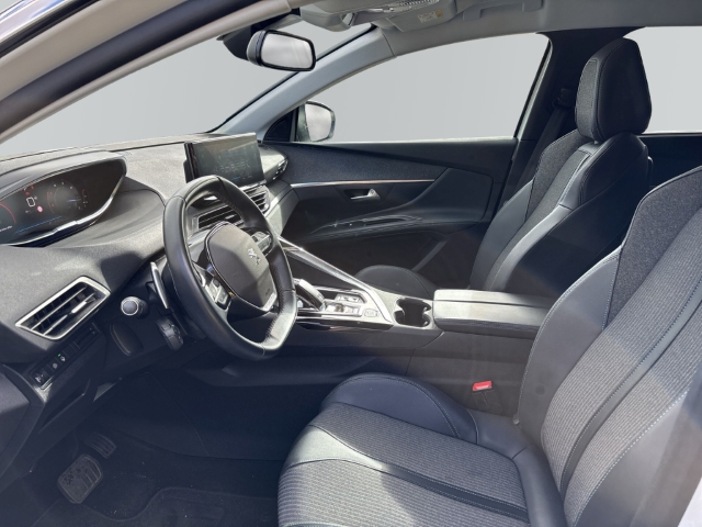 Fahrzeugabbildung Peugeot 5008 Allure Pack 1.5 BlueHDi Navi Digitales Cockpit 360 Kamera LED 2-Zonen-Klimaautom