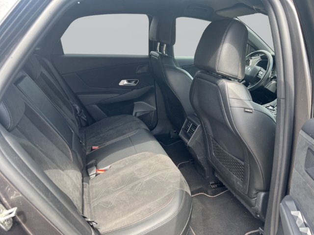 Fahrzeugabbildung DS Automobiles DS7 Crossback E-Tense 4x2 Performance Line + Navi LED El. Heckklappe Apple CarPlay