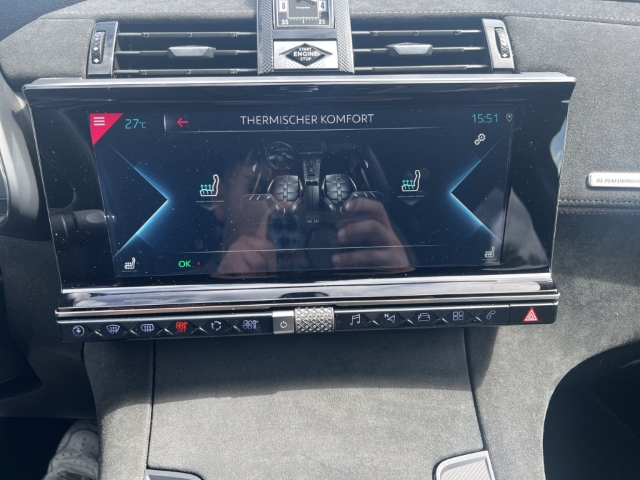 Fahrzeugabbildung DS Automobiles DS7 Crossback E-Tense 4x2 Performance Line + Navi LED El. Heckklappe Apple CarPlay