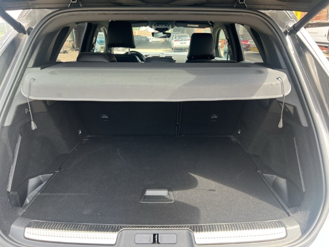 Fahrzeugabbildung DS Automobiles DS7 Crossback E-Tense 4x2 Performance Line + Navi LED El. Heckklappe Apple CarPlay