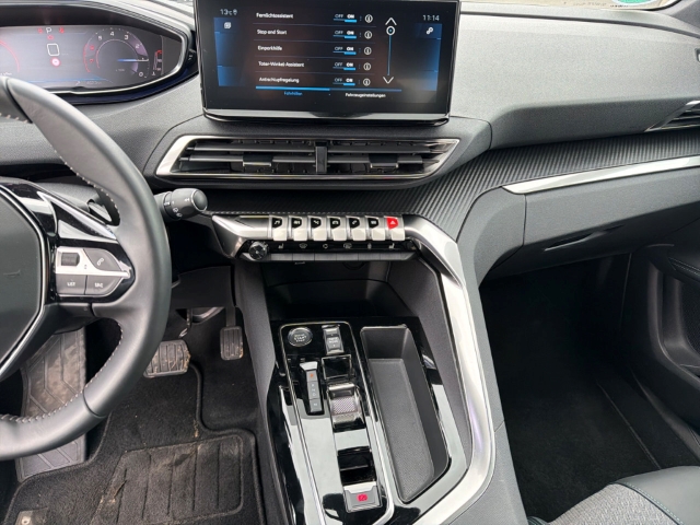 Fahrzeugabbildung Peugeot 3008 Allure Pack Navi Digitales Cockpit LED ACC El. Heckklappe 2-Zonen-Klimaautom