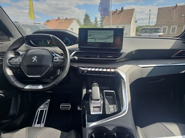 Fahrzeugabbildung Peugeot 3008 Hybrid 225 GT Plug-In Hybrid El. Panodach Navi Digitales Cockpit LED ACC Apple CarPlay