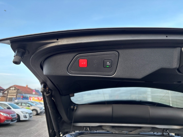 Fahrzeugabbildung Peugeot 3008 GT El. Panodach Navi Leder Digitales Cockpit Soundsystem Nachtsichtass. 360 Kamera