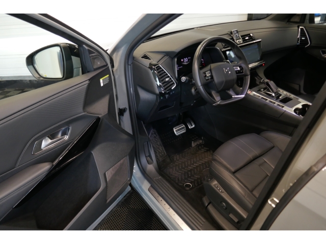 Fahrzeugabbildung DS Automobiles DS7 DS Opera AHK Panorama Leder Digitales Cockpit Memory Sitze Soundsystem - mit KI generiert/bearbeitet