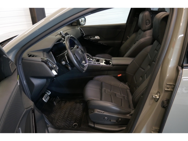 Fahrzeugabbildung DS Automobiles DS7 DS Opera AHK Panorama Leder Digitales Cockpit Memory Sitze Soundsystem - mit KI generiert/bearbeitet
