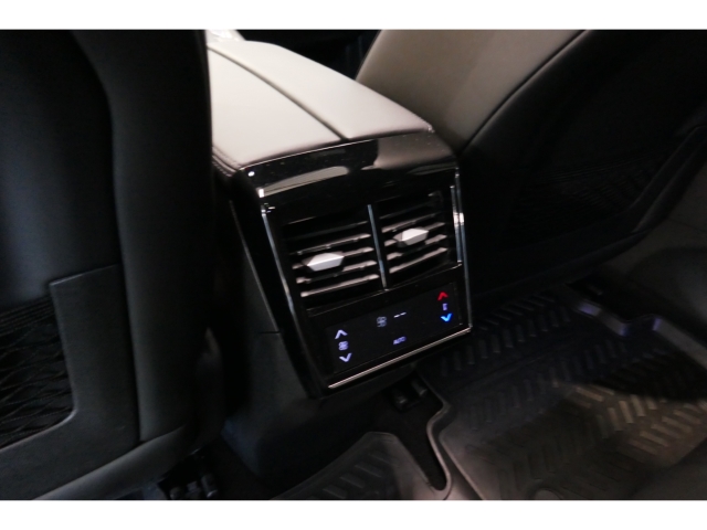 Fahrzeugabbildung DS Automobiles DS7 DS Opera AHK Panorama Leder Digitales Cockpit Memory Sitze Soundsystem - mit KI generiert/bearbeitet