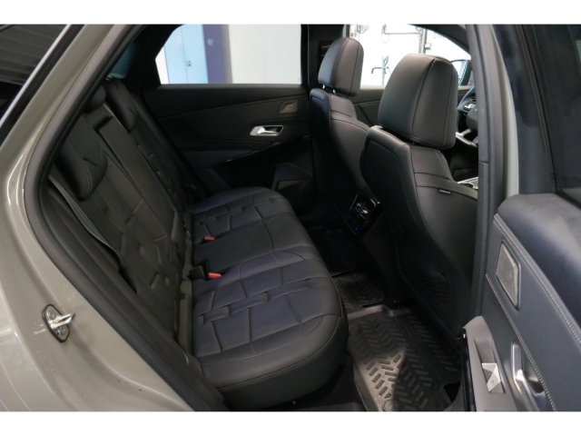 Fahrzeugabbildung DS Automobiles DS7 DS Opera AHK Panorama Leder Digitales Cockpit Memory Sitze Soundsystem - mit KI generiert/bearbeitet