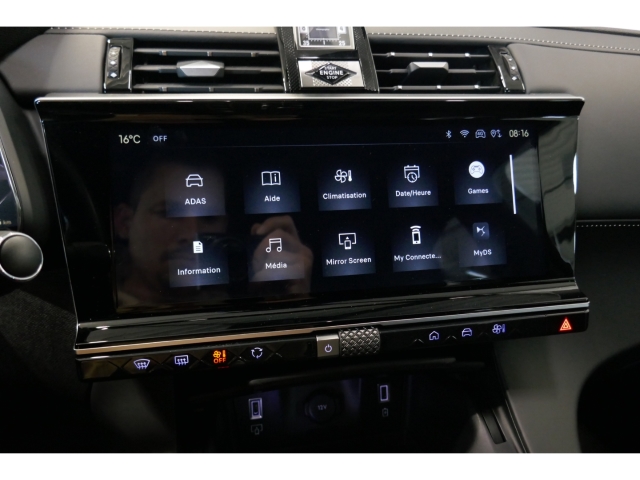 Fahrzeugabbildung DS Automobiles DS7 DS Opera AHK Panorama Leder Digitales Cockpit Memory Sitze Soundsystem - mit KI generiert/bearbeitet
