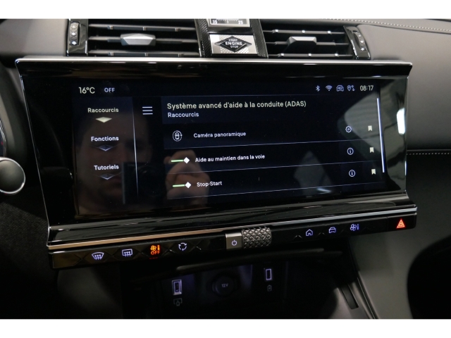 Fahrzeugabbildung DS Automobiles DS7 DS Opera AHK Panorama Leder Digitales Cockpit Memory Sitze Soundsystem - mit KI generiert/bearbeitet