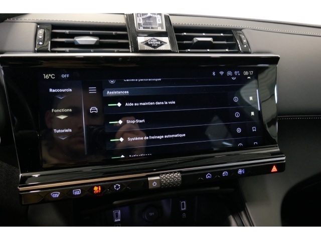 Fahrzeugabbildung DS Automobiles DS7 DS Opera AHK Panorama Leder Digitales Cockpit Memory Sitze Soundsystem - mit KI generiert/bearbeitet