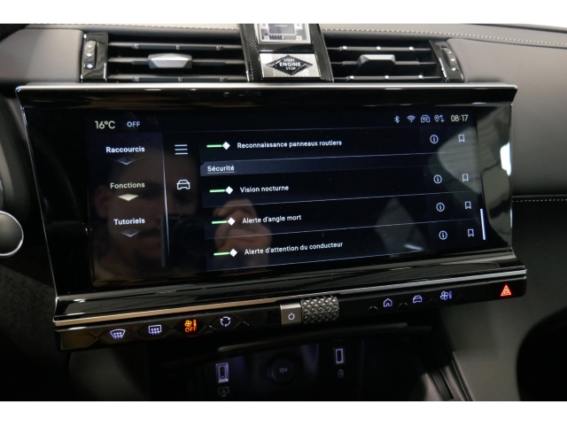 Fahrzeugabbildung DS Automobiles DS7 DS Opera AHK Panorama Leder Digitales Cockpit Memory Sitze Soundsystem - mit KI generiert/bearbeitet