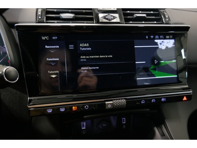Fahrzeugabbildung DS Automobiles DS7 DS Opera AHK Panorama Leder Digitales Cockpit Memory Sitze Soundsystem - mit KI generiert/bearbeitet
