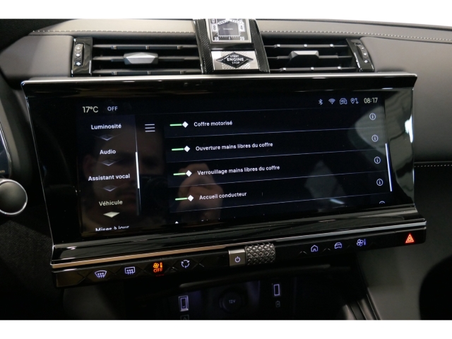 Fahrzeugabbildung DS Automobiles DS7 DS Opera AHK Panorama Leder Digitales Cockpit Memory Sitze Soundsystem - mit KI generiert/bearbeitet
