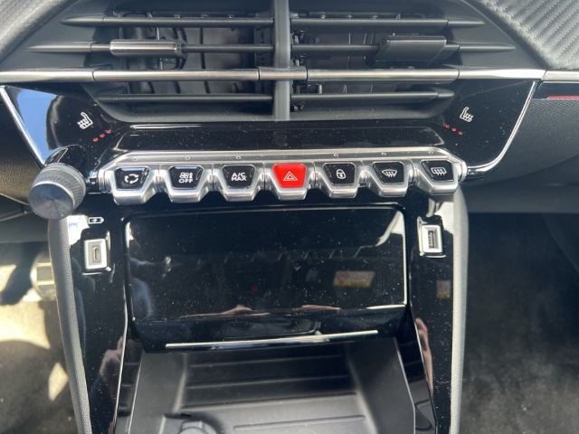 Fahrzeugabbildung Peugeot 208 GT Navi LED ACC Klimaautom Fahrerprofil DAB Ambientebeleuchtung SHZ Parklenkass.