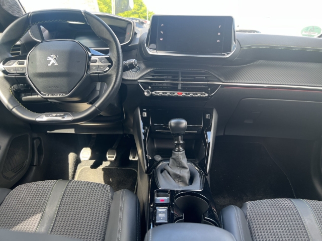 Fahrzeugabbildung Peugeot 208 GT Navi LED ACC Klimaautom Fahrerprofil DAB Ambientebeleuchtung SHZ Parklenkass.