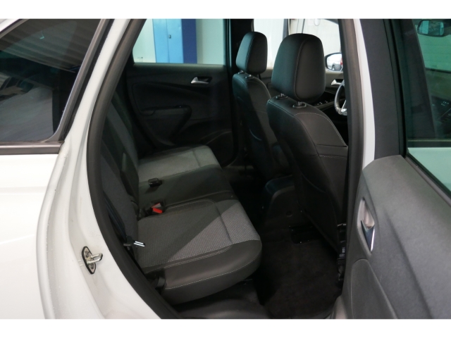 Fahrzeugabbildung Opel Crossland Elegance Navi LED Apple CarPlay Android Auto Mehrzonenklima Musikstreaming - mit KI generiert/bearbeitet