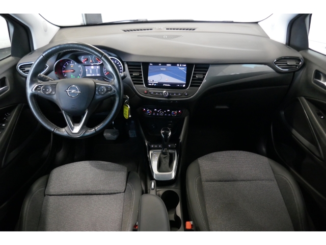 Fahrzeugabbildung Opel Crossland Elegance Navi LED Apple CarPlay Android Auto Mehrzonenklima Musikstreaming - mit KI generiert/bearbeitet