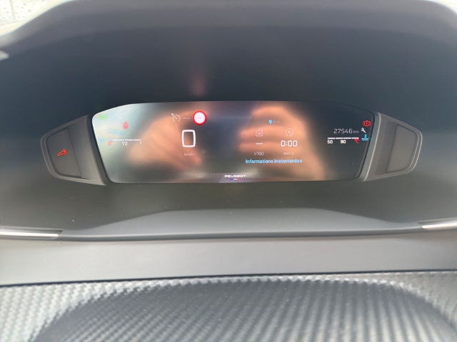 Fahrzeugabbildung Peugeot 2008 Allure LED Apple CarPlay Android Auto Klimaautom Fahrerprofil Musikstreaming DAB
