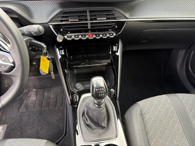 Fahrzeugabbildung Peugeot 2008 Allure LED Apple CarPlay Android Auto Klimaautom Fahrerprofil Musikstreaming DAB