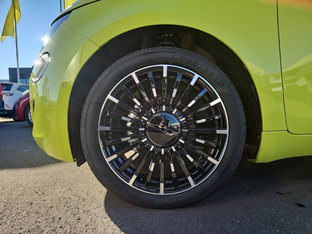 Fahrzeugabbildung Fiat 500 e La Prima, 23,8 KwH, Leder, SHZ, Navi, RFK