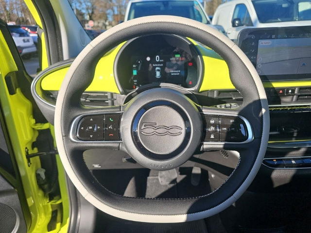 Fahrzeugabbildung Fiat 500 e La Prima, 23,8 KwH, Leder, SHZ, Navi, RFK