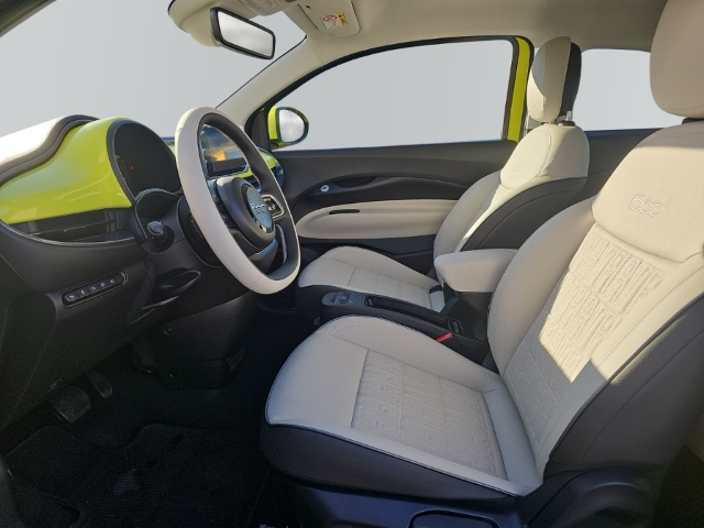 Fahrzeugabbildung Fiat 500 e La Prima, 23,8 KwH, Leder, SHZ, Navi, RFK