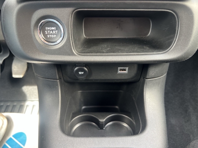 Fahrzeugabbildung Citroen C3 Shine Navi LED Klimaautom DAB SHZ Keyless Spurhalteass. Verkehrszeichenerk. Rückfahrkam.