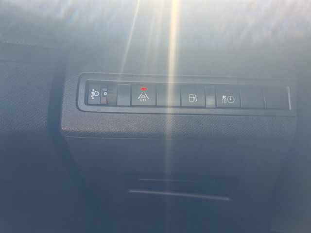 Fahrzeugabbildung Peugeot 3008 Hybrid 225 Allure Pack Navi Digitales Cockpit LED Apple CarPlay Android Auto