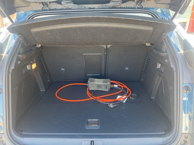 Fahrzeugabbildung Peugeot 3008 Hybrid 225 Allure Pack Navi Digitales Cockpit LED Apple CarPlay Android Auto