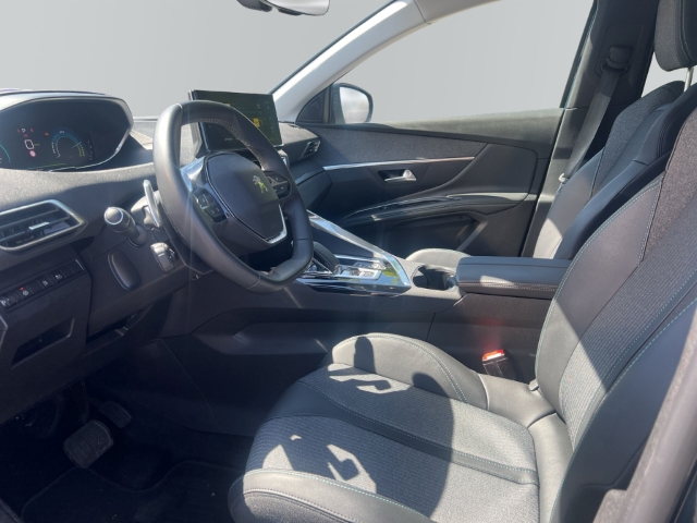 Fahrzeugabbildung Peugeot 3008 Hybrid 225 Allure Pack Navi Digitales Cockpit LED Apple CarPlay Android Auto