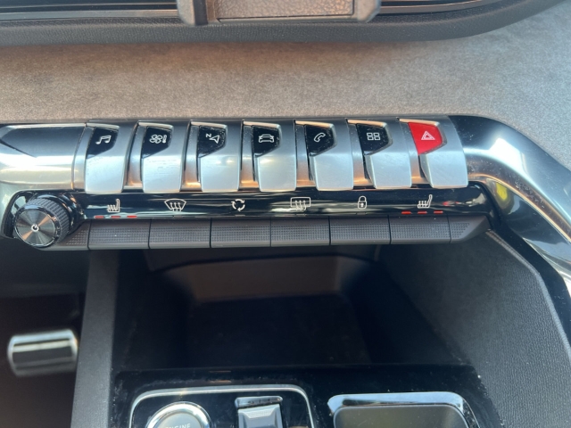 Fahrzeugabbildung Peugeot 3008 Hybrid GT Navi Digitales Cockpit LED ACC 2-Zonen-Klimaautom Fahrerprofil