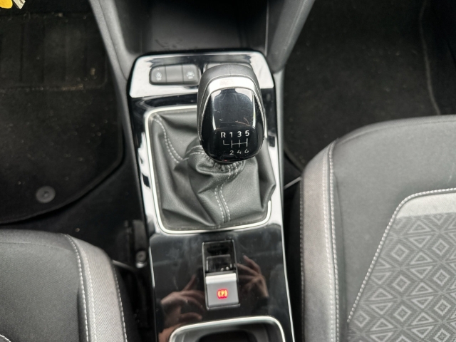 Fahrzeugabbildung Opel Mokka Enjoy Digitales Cockpit LED Apple CarPlay Android Auto Musikstreaming DAB Ambientebeleuchtung