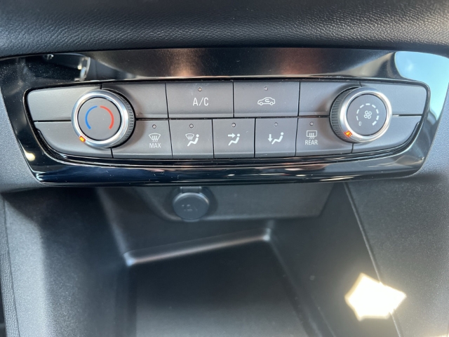 Fahrzeugabbildung Opel Corsa Edition LED Apple CarPlay Android Auto Musikstreaming DAB Spurhalteass. Fernlichtass.