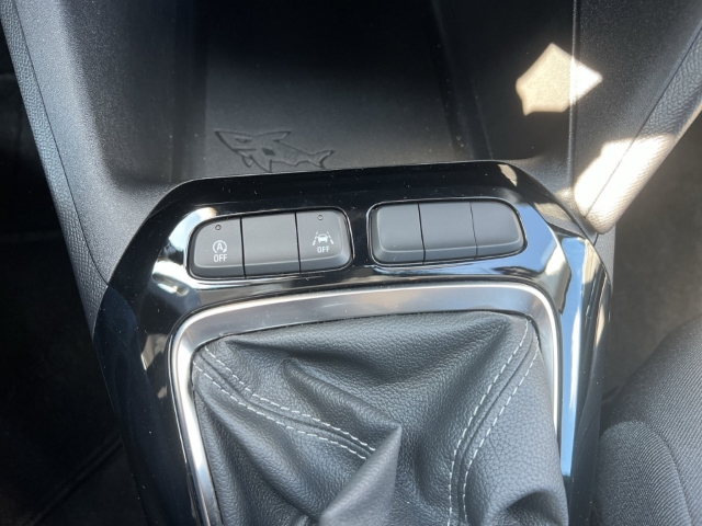 Fahrzeugabbildung Opel Corsa Edition LED Apple CarPlay Android Auto Musikstreaming DAB Spurhalteass. Fernlichtass.
