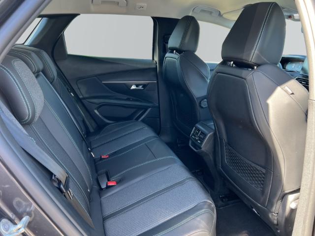 Fahrzeugabbildung Peugeot 3008 Hybrid 225 Allure AHK Navi Digitales Cockpit LED 2-Zonen-Klimaautom
