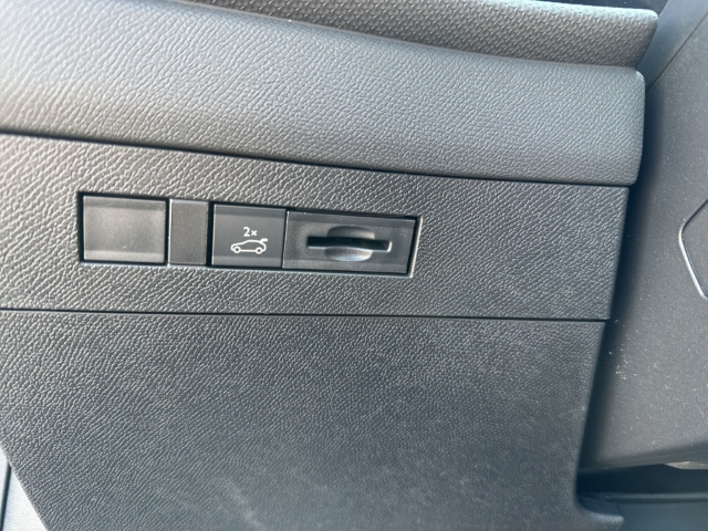 Fahrzeugabbildung Opel Astra L Sports Tourer Ultimate HUD AHK-abnehmbar Navi Soundsystem 180 Kamera LED Blendfreies