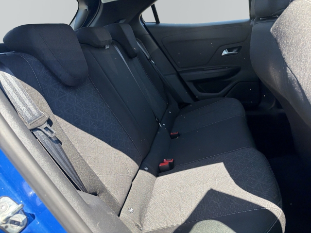 Fahrzeugabbildung Opel Mokka Enjoy Digitales Cockpit LED Apple CarPlay Android Auto Musikstreaming DAB Ambientebeleuchtung - mit KI generiert/bearbeitet